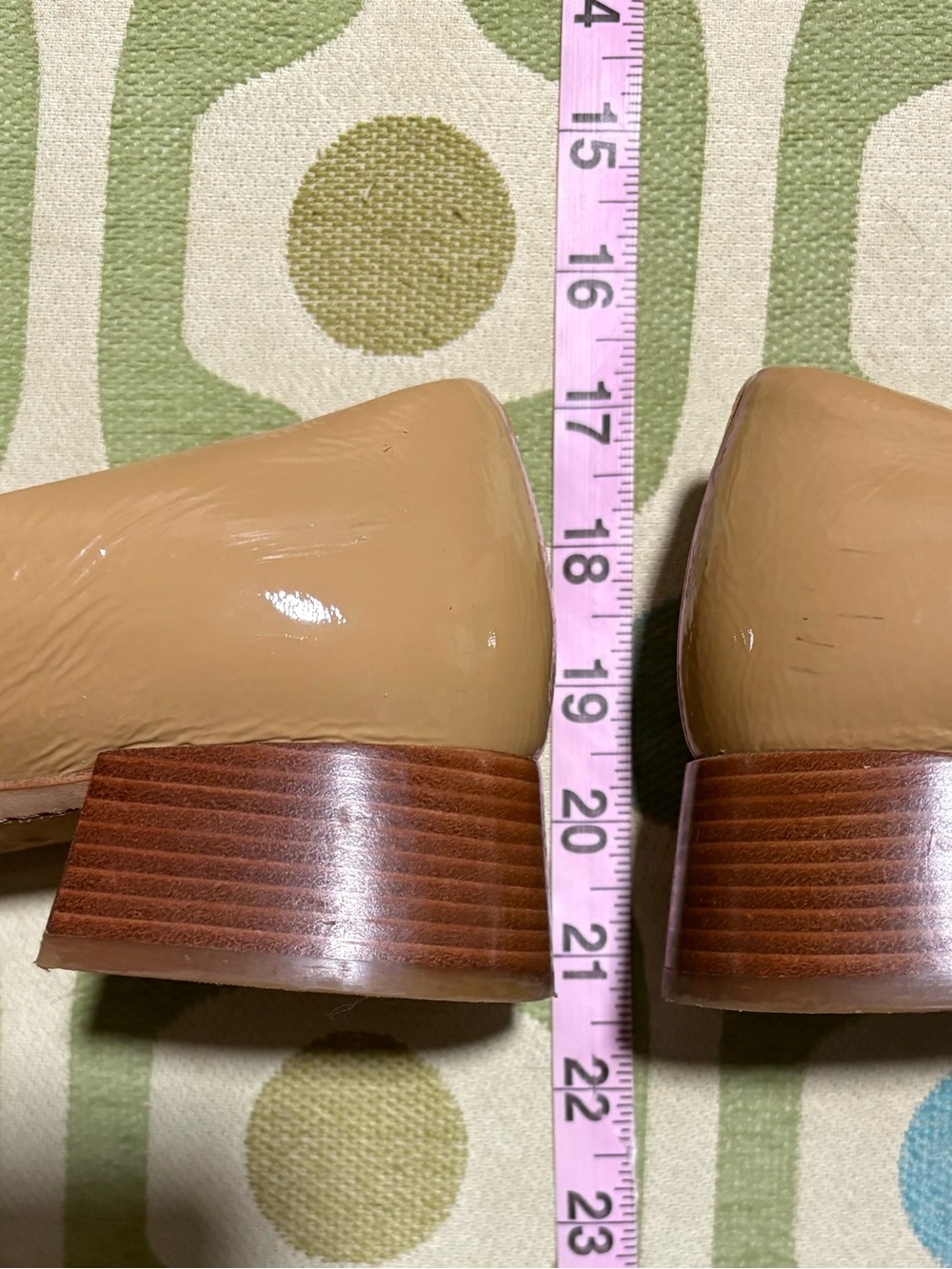 Tory Burch Beige Patent Leather Logo Ballet Flats - Picture 2 of 5